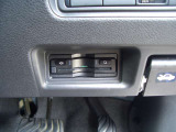 運転席の右下にETCがビルトインされています。高速道路では便利ですね!