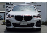 BMWの代名詞の【キドニーグリル】グリルが腎臓のように見えるので【キドニー】と呼ばれるようになりました。一目見ただけでBMWであると認識できる確固たるアイコンとして存在感を放ちます。