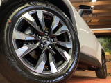 【純正アルミホイール】外観にマッチした純正アルミホイールを装着しております。各種社外アルミホイールや、スタッドレスタイヤも取扱いしております。是非ご相談ください♪