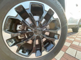 ●純正17インチアルミホイール:輸入車ならではの卓越した走りを支えるホイールと足回りです!日本車の走りに慣れている方にもぜひ体感して頂きたいほど、高いレベルでまとまっています!