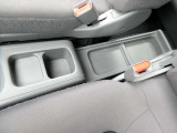 コンソールにもサイズの違うトレーで荷物の整理もできます。