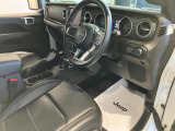 運転席足元も広く、運転しやすいです。