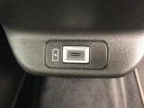 後席用のスマホなどの外部機器を接続できる入力端子です