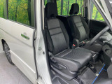 運転席シート廻りは使用感も少なく、良好な状態となっています。丁寧に使われていたことがよくわかりますね。