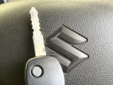 【キーレス】少し離れた場所からでもボタン一つでドアの開錠・施錠ができるのでとっても便利!ドアの鍵穴周りに傷をつけることもありません♪