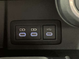 USB端子付き。最近、普及しているUSB。スマホやタブレット以外もUSB充電が増えていますよね。またスマホやメモリー媒体にお手持ちの、貴方のお気に入りの音楽を車内でも楽しめます♪