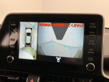 【フロントワイドビュー】発進時や狭い路地からの脱出などで重宝します。運転席から認識しづらい歩行者やクルマを確認することが可能!