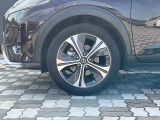 純正アルミホイール。タイヤサイズは205/55R17です。