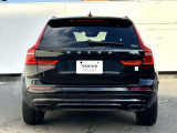 北欧流のラグジュアリーを体現したXC60。伝統的なスカンジナビアン・デザインを継承しながら、躍動感にあふれ優雅な雰囲気を身にまとう、新しい潮流を具現化したスタイリングです。