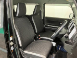 【フロントシート】さまざまな体格の方が快適に運転ができるよう配慮したシートになっております。
