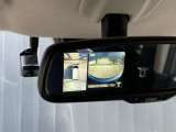 ルームミラーにもアラウンドビューモニターが表示可能です。