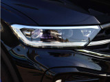 先進装備のLEDマトリックスヘッドライト付き!周囲の状況に合わせて照射範囲をコントロールし、明るさと安全性を両立。夜間走行の安心感が違います。
