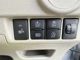 各種機能のボタンがあります。もちろん運転席からの操作も可能。スマートに使いこなしてください。