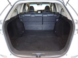 5人乗車時でも十分なスペースのトランクルームです。
