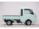 県内13店舗にて常時500台以上ダイハツ車を展示中です。見て、触って、納得のいく一台をぜひ見つけてください。