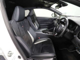 ゆったり室内で運転もしやすいです♪使い勝手の良い配置も考えられています!!