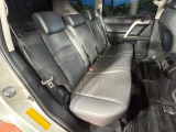 後部座席も気になるようなキズ・汚れやへたり等、大きなダメージはなく、良好な状態です。