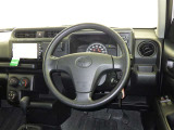 運転席まわりです。 各操作スイッチは使いやすい位置に配置されてます。