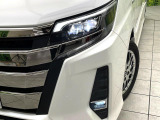 【LEDヘッドライト】悪天候や夜間走行時も良好な視界を確保し安心して運転できる高輝度LEDヘッドライトを装備!点灯速度が早く、消費電力も抑えられています。