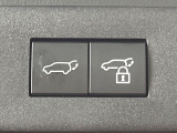 【パワーバックドア】スマートキーや運転席のボタンを押すだけでリアゲートが自動で開閉します!荷物を持っている時や、高い位置にあるバックドアを閉める際に便利な機能です♪
