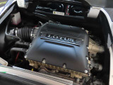 特別なキャリブレーションとチューニングを施した水冷式インタークーラー一体型の3.5リッターV6スーパーチャージャーエンジンを搭載。出力416ps(カタログ値)、最大トルク420Nmを発揮します。