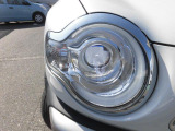 LEDヘッドライトです!暗くなった時に明るく照らしてくれるので安心して運転していただけます☆