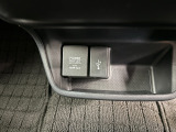 USBも完備しており長距離でも安心です!スマートフォンやタブレット等の充電が可能なUSBポート付きです。好きな音楽も一緒に連れ出せますよね。