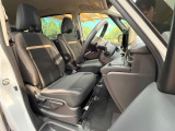運転席シート廻りは使用感も少なく、良好な状態となっています。前オーナー様が丁寧に使っていたことがよくわかりますね。