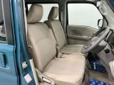 【フロントシート】さまざまな体格の方が快適に運転ができるよう配慮したシートになっております。