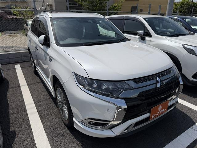 アウトランダーPHEV2.4 G プレミアムパッケージ 4WD禁煙車 純正ナビ