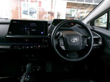 プリウスの運転席回りです。