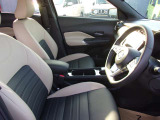 運転席シートヒーター付です。寒い時には温まりますね。