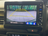【バックカメラ】駐車時に後方がリアルタイム映像で確認できます。大型商業施設や立体駐車場での駐車時や、夜間のバック時に大活躍!運転スキルに関わらず、今や必須となった装備のひとつです!