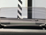 【ヘッドアップディスプレイ】運転に必要な情報やセーフティーサポートの警告などをメーターパネルを見なくても確認ができます☆視線移動が少なくなり安全運転ができますね♪