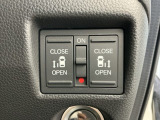 狭い所でも乗り降り楽々な両側電動スライドドアです!簡単にドアの開閉が出来る為女性やお年寄りにも優しく、荷物で手が塞がった時なども大変便利です!