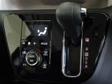 車内を快適に、オートエアコンを装備しています。