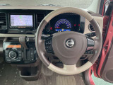 運転席まわりです。実際に座ってみて、乗り心地を体験してみてください,視界も良好です