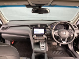 運転席周りです。カップホルダーや小物の収納などは必須ですよね!!使い勝手の良いつくりになっております!!