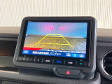 【バックカメラ】リバースにするだけで映ります、後方の安全確認や、狭い駐車場での車庫入れ、雨の日や夜間など視界の悪い時に便利です!安全にバックする為には欠かせない装備です。