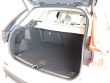 荷室は505Lの容量があり、リアシートを倒すことで1432Lまで拡大可能です ラゲッジはスクエアなスペースが確保されており、旅行でも乗車人数分の荷物を余裕で積み込むことができます