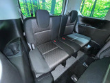 3列目シートはもちろん状態良好☆大人でもゆったりと座って頂けますので、大人数でのお出かけもラクラクです♪ご家族で、気の知れた仲間で、ドライブに行くのが楽しみですね♪