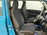 【フロントシート】さまざまな体格の方が快適に運転ができるよう配慮したシートになっております。