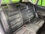 後部座席も気になるようなキズ・汚れやへたり等、大きなダメージはなく、良好な状態です。