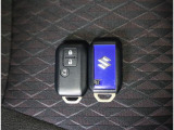 リモコンキーを取り出さなくてもエンジンのON/OFFやドアの開錠・施錠がスイッチ一つで行えるスマートキーです♪
