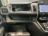 収納スペースもたくさん有ります☆車検証や小物類などすっきり収納♪