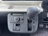 痛みの出やすい運転席シートの角、フロアマット、座面、ともに良好です