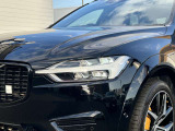 北欧流のラグジュアリーを体現したXC60。伝統的なスカンジナビアン・デザインを継承しながら、躍動感にあふれ優雅な雰囲気を身にまとう、新しい潮流を具現化したスタイリングです。
