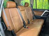 後部座席も気になるようなキズ・汚れやへたり等、大きなダメージはなく、良好な状態です。