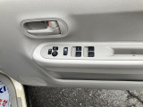 電動格納式ミラー&4席パワーウインドウ
