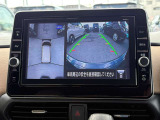 クルマを上空から見下ろしているような映像が画面に映し出されます。ミラーだけでは見え辛い箇所も含め、ひと目で周囲の状況がわかるためスムースに駐車できますね。安全な駐車の手助けになります!